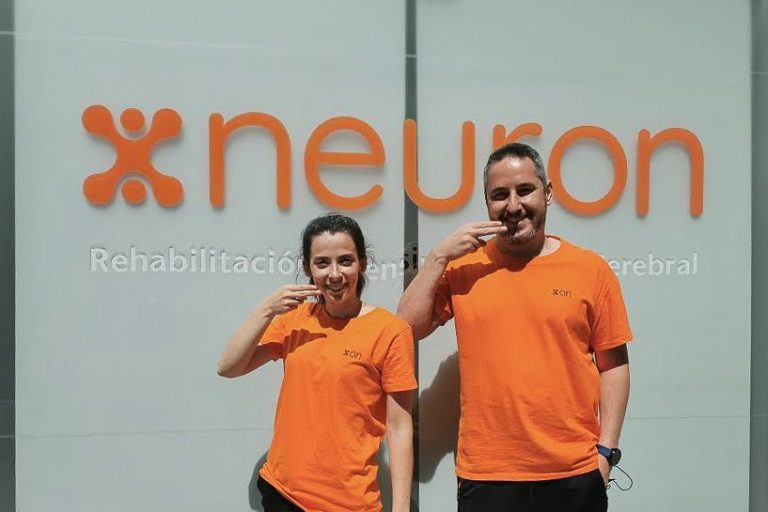 logopedas neuron gesto dia mundial de la afasia